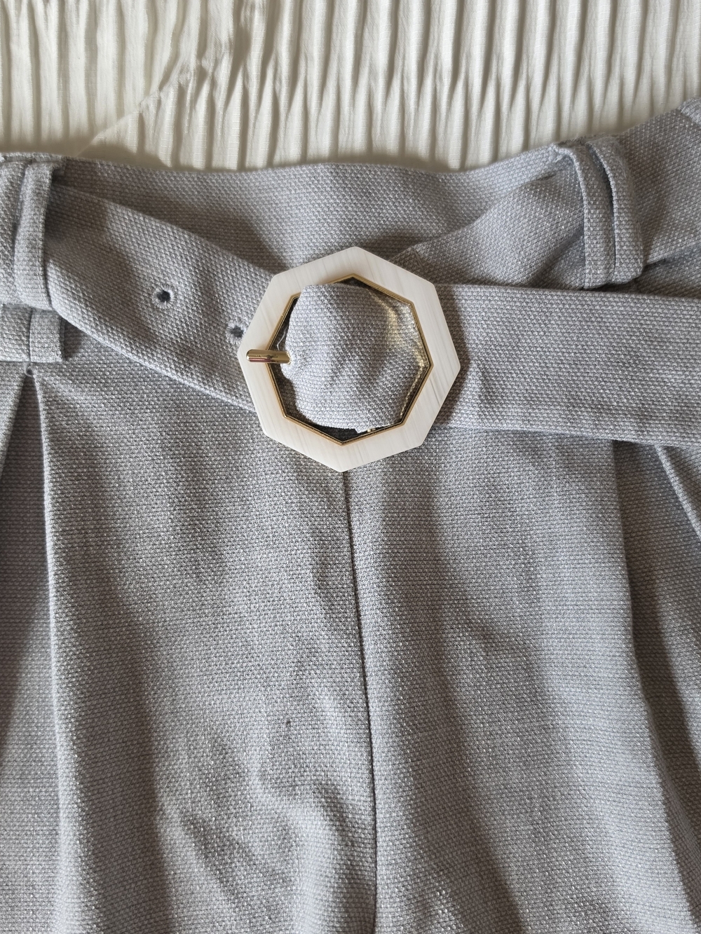 Rachel Zoe High-Waist Pleated Women's Shorts in Light Gray with Accent Belt - Picture 2 of 6